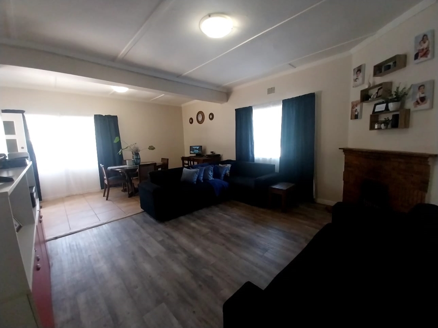 5 Bedroom Property for Sale in Rouxpark Western Cape